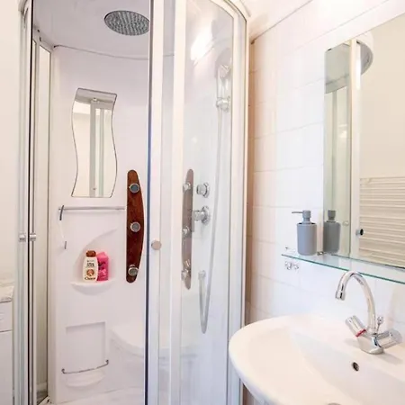 Le Boujou - Place De Parking - 200m